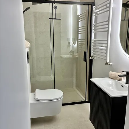 Apartment Nowo Wybudowany W Centrum, Garaz Podziemny, Balkon, Winda, Wideodomofon, Wynajem Na Doby
