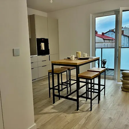 Apartment Nowo Wybudowany W Centrum, Garaz Podziemny, Balkon, Winda, Wideodomofon, Wynajem Na Doby
